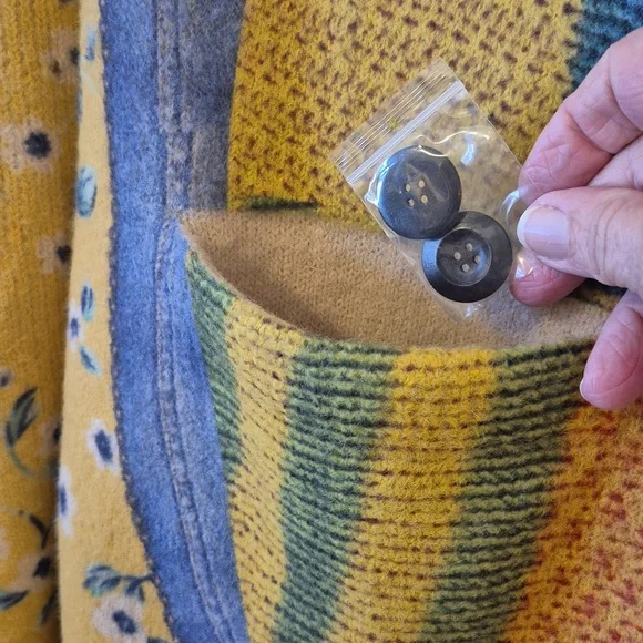 YESNO Women's V-neck Cardigan Sweater, Oversized, Floral 110 - Picture 3 of 9